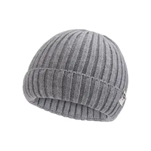 Gorro de punto gris para niños, gorro de invierno cálido y acanalado con etiqueta lateral.