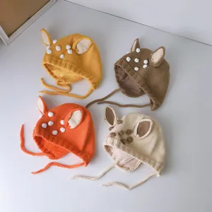 Süße Baby Strickmütze mit Hirschohren und Bommeln, warme Wintermütze für Kleinkinder.