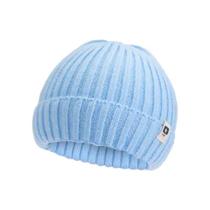 Gorro de punto acanalado azul claro para niños invierno cálido detalle del producto