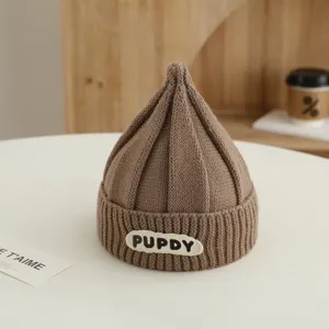 Lindo sombrero de punto para bebé de otoño invierno cálido gorro chupete con etiqueta blanca.
