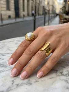 Gold plated stainless steel rings set, vintage hammered texture pearl ring, elegant fashion jewelry.