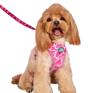 Fashion pink heart dog harness and leash set with reflective strips and adjustable design.