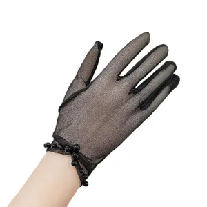 Zwarte korte mesh handschoenen met parels, perfect voor bruiloften en galafeesten.