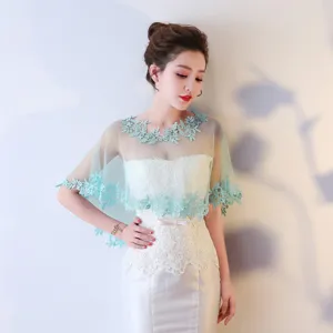 Élégant châle de mariée avec superposition de dentelle vert clair, robe de soirée.