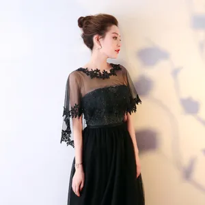 Élégante cape châle en résille de dentelle noire assortie robe de soirée mode été élégant.