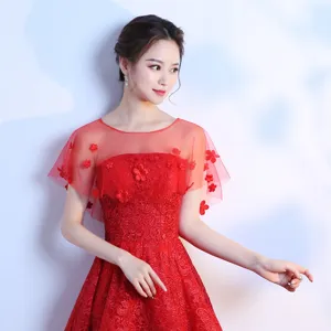 Elegante mantellina scialle in pizzo con fiori rossi da donna primavera estate abito da sposa.