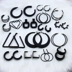 Women Fashion Black Geometric Earrings Minimalist Alloy Hoop Earrings Trendy Trendy Hollow C-Hoop Triangle Stud Jewelry
