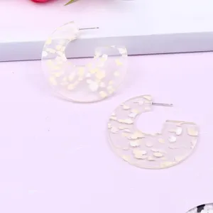 Clear acrylic C-shaped hoop earrings with glitter flakes, fashionable geometric jewelry for women.