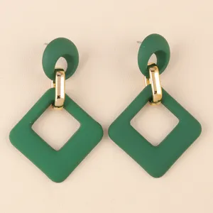 Pendientes geométricos de acrílico verde retro enlace de metal rombo hueco para mujeres.