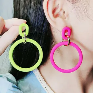 Boucles d'Oreilles Clous en Acrylique Creux Rond Personnalité Mode Exagérée Boucles d'Oreilles Tombantes Géométriques Couleur Bonbon Bijoux Femme