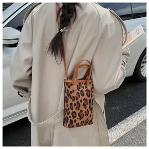 Mini borsa per telefono leopardata da donna, elegante borsa a tracolla con manico e cinturino.