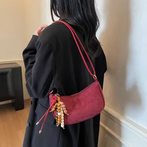 Rote Wildleder Umhängetasche für Damen, vintage Achseltasche mit Holzperlen Anhänger schick.