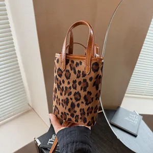 Moderna borsa a tracolla per telefono leopardata donna, mini borsa a secchiello casual.