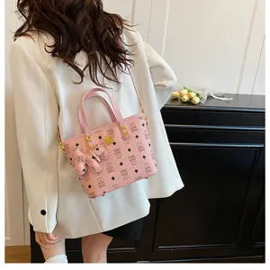 Pink bucket bag for women, trendy chic handbag with cute bear pattern, crossbody shoulder bag.