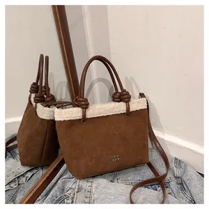 Braune Wildleder Lammfell Besatz Handtasche Detail, Vintage Umhängetasche Nahaufnahme