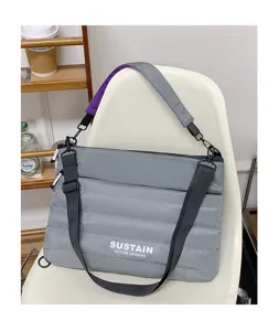 Graue gepolsterte 14-Zoll Laptop Umhängetasche, Pendler Schultertasche mit modernem Design.