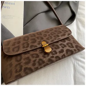 Vintage Damen Umhängetasche mit Leopardenmuster, elegante matte Handtasche mit goldenem Schloss.