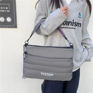 Gepolsterte 14 Zoll Laptoptasche, modische Umhängetasche für Pendler, lässige Freizeittasche.
