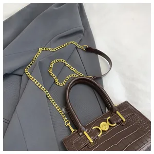 Stijlvolle croco handtas met gouden ketting als schoudertas, elegante en moderne tas.