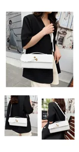 Weisse gewebte Baguette Schultertasche schicke Umhaengetasche elegante Damentasche neu