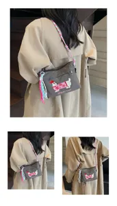 Japanischer bestickter Hund Nylon Umhängetasche, lässige süße Schultertasche mit buntem Gurt.
