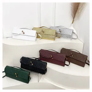 Elegante geflochtene Umhängetasche, schicke Baguette-Handtasche und stilvolle Abendtasche chic.
