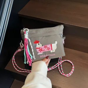 Damen Casual Nylon Umhängetasche Süße Hunde Bestickung Mini Schultertasche Urban Minimalistisch Reißverschluss Handtasche