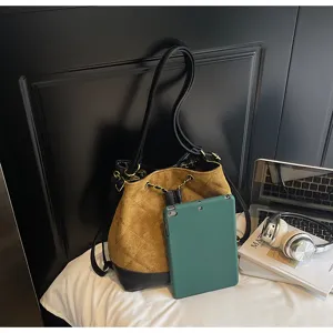 Borsa a secchiello da donna alla moda con design trapuntato, borsa per il lavoro capiente.