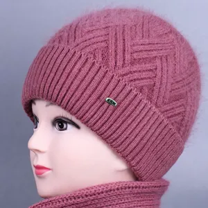 Set berretto e sciarpa donna invernale lavorati a maglia dettaglio, cappello rosa antico.