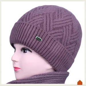 Set di berretto e sciarpa in maglia spessa da donna, cappello invernale caldo viola.