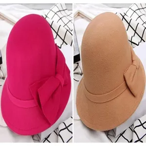 Vue détaillée chapeau cloche en feutre de laine femme automne hiver avec nœud, chaud.