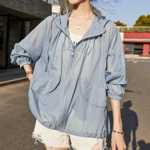Chaqueta de verano ligera y transpirable con capucha para mujer, abrigo casual.