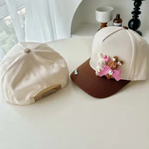 Niedliche Plüschhase Strass Schleife Baseball Kappe Y2K süßer cooler Stil Sonnenhut Detail.