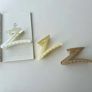 Niche Z-shaped hair claw candy color large shark clip aesthetic hair accessory for daily styling