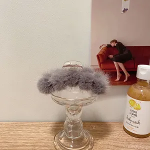 Pince à cheveux rétro en fourrure de vison gris pour femmes, grand accessoire griffe pelucheux.
