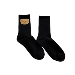 Süße bestickte Bär schwarze Damensocken, stilvolle tägliche warme Baumwollsocken.
