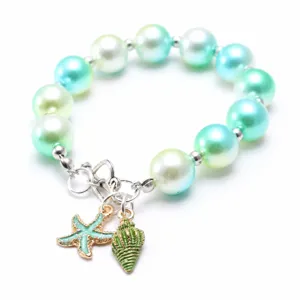 Bracelet de perles dégradées pour enfants avec charmants pendentifs étoile de mer et coquillage.