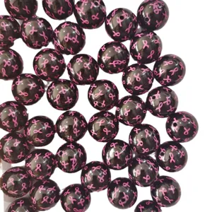 Abalorios redondos negros de acrílico de 20 mm con estampado de cinta rosa para joyería DIY.