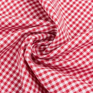 Tela de cuadros vichy rojo y blanco en detalle, ideal para manualidades y manteles.