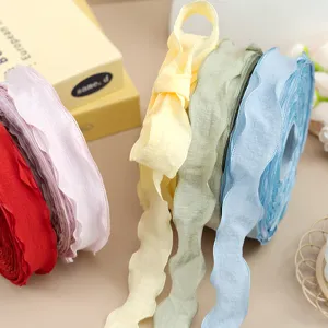 Ruffled ribbon roll detail, 2.5cm bubble pleated trim for DIY gift wrapping and bow decoration.
