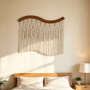 Böhmischer gewebter Wandbehang mit gebogenem Holzstab und Quasten für Schlafzimmer Deko.