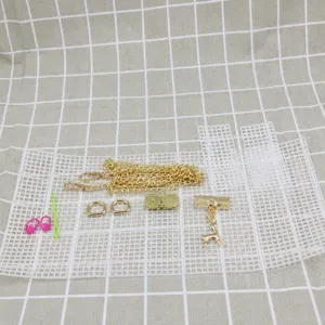 Kit per la Creazione di Borse Fatte a Mano DIY Pacchetto Materiale Borsa a Rete Griglia in Plastica Catena in Metallo Perle