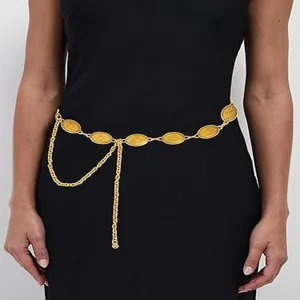 Elegante goldene Metalltaillenkette mit ovalen Münzen und Quaste für schöne Kleider.