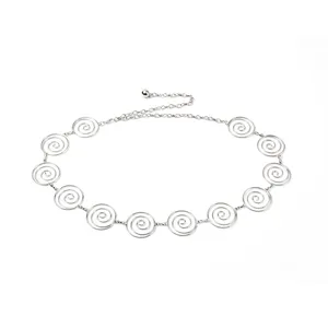 Cadena de cintura de metal plateado para mujer, elegante con circulos espirales ajustables.
