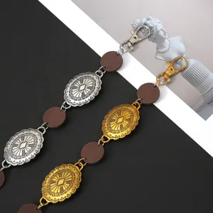 Chaîne de taille bohème en métal avec médaillons sculptés et perles en bois pour femmes.