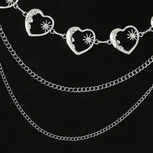 Chaîne de corps multicouche argentée de mode avec pendentif cœur lune et soleil bijoux.