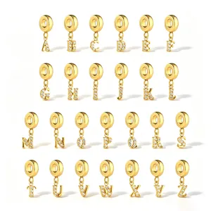 Colgantes de letras del alfabeto chapados en oro con circonitas brillantes para pulseras DIY.