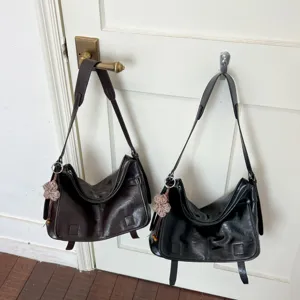 Κομψή minimalistική τσάντα ώμου από PU δέρμα, casual hobo τσάντα για γυναίκες.