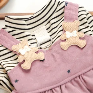 Süßes gestreiftes Haustierkleid mit Bärenaufnähern und Metall-D-Ring für kleine Hunde Detail.