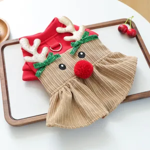Bonito vestido navideño para mascotas con astas doradas, nariz roja y falda de pana.